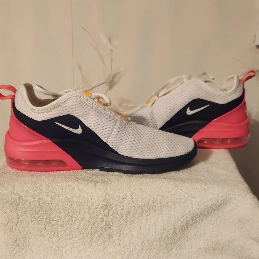 Nike Air Max 270 White and Pink with Yellow Swoosh (NWT, size 7.5)
